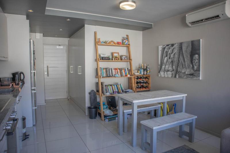 To Let 1 Bedroom Property for Rent in Green Point Western Cape